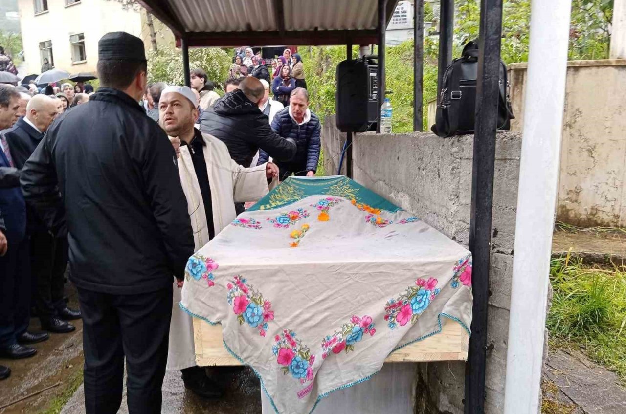 Trafik kazasında hayatını kaybeden eltiler toprağa verildi