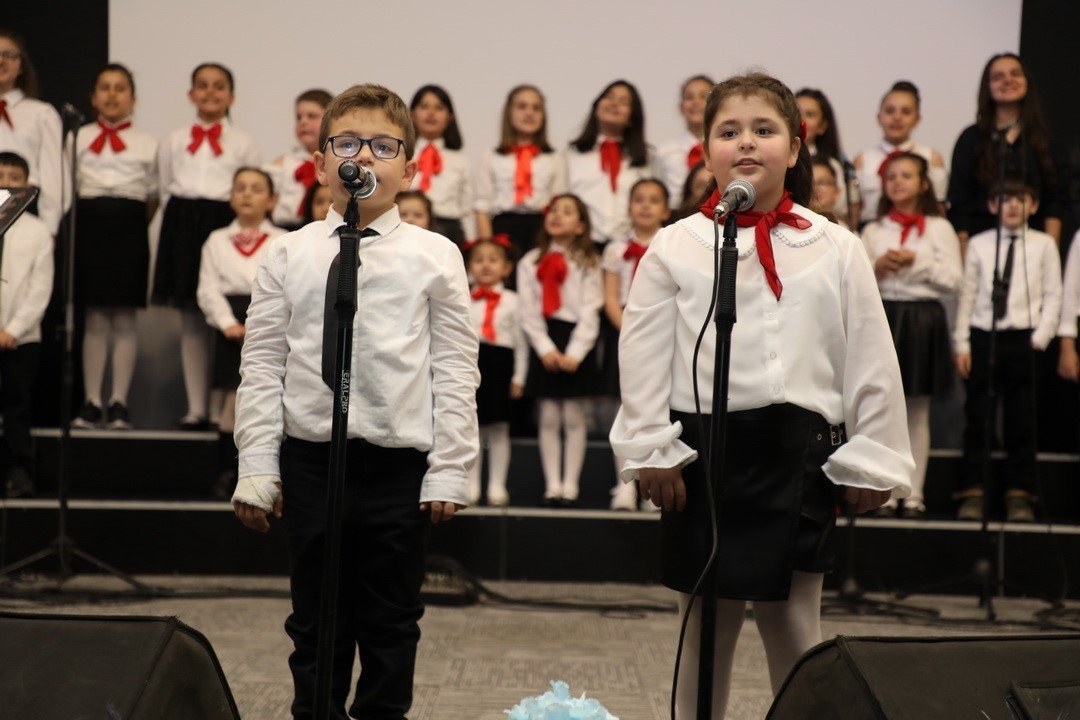 40 kişilik çocuk korosundan unutulmaz konser