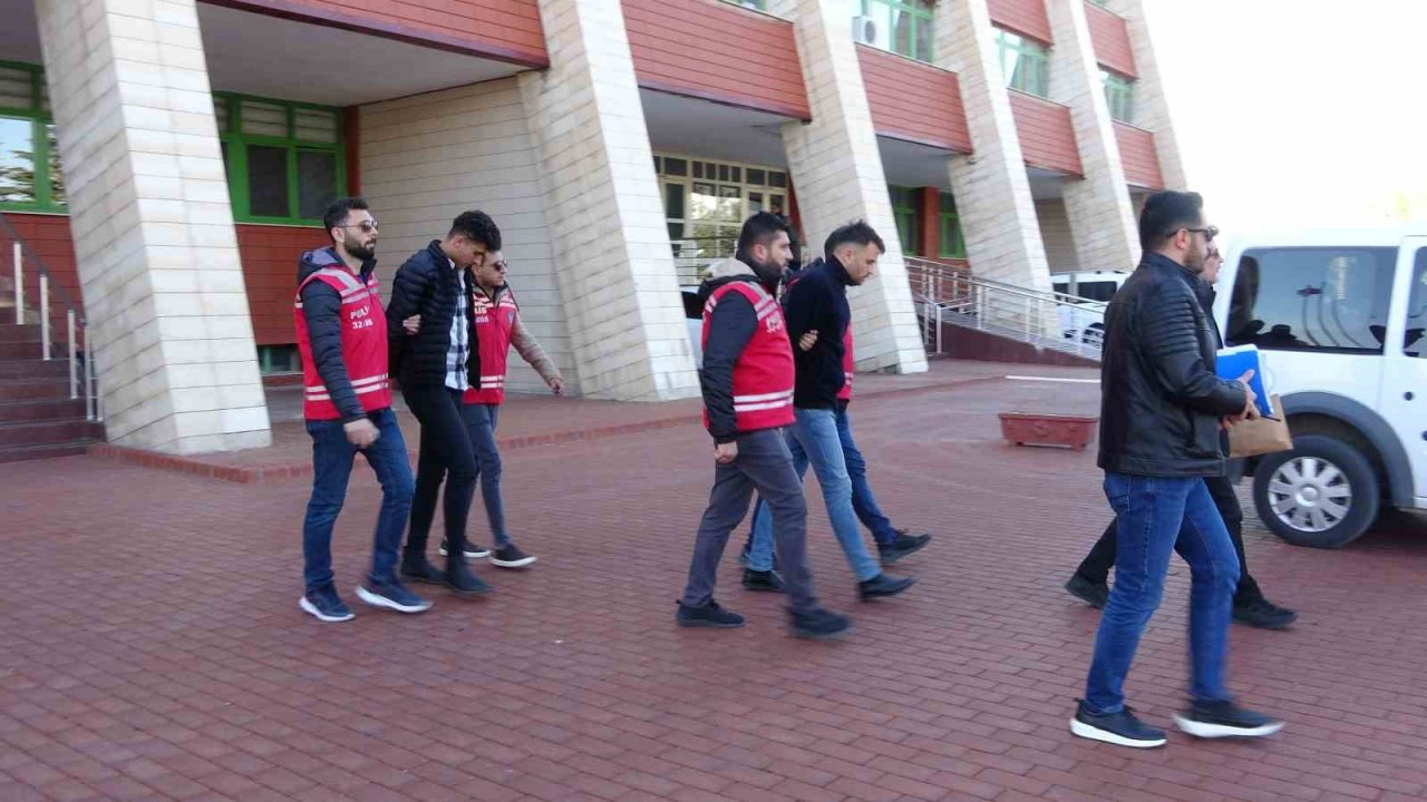 Isparta’da adliyeye sevk edilen cinayet şüphelilerinden 1’i tutuklandı