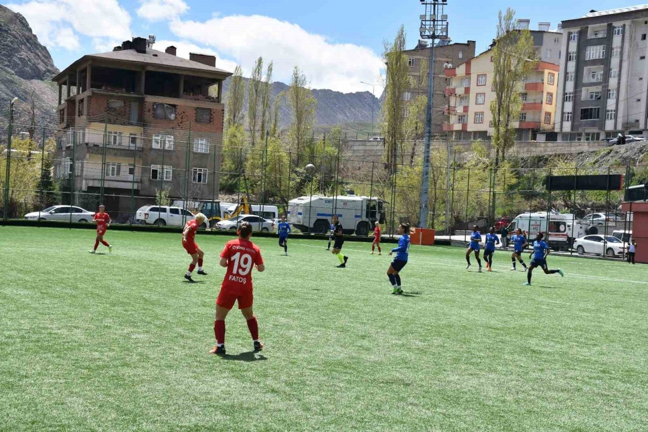 Kadın Futbol Süper Ligi: Hakkarigücü: 2 - FOMGET: 1