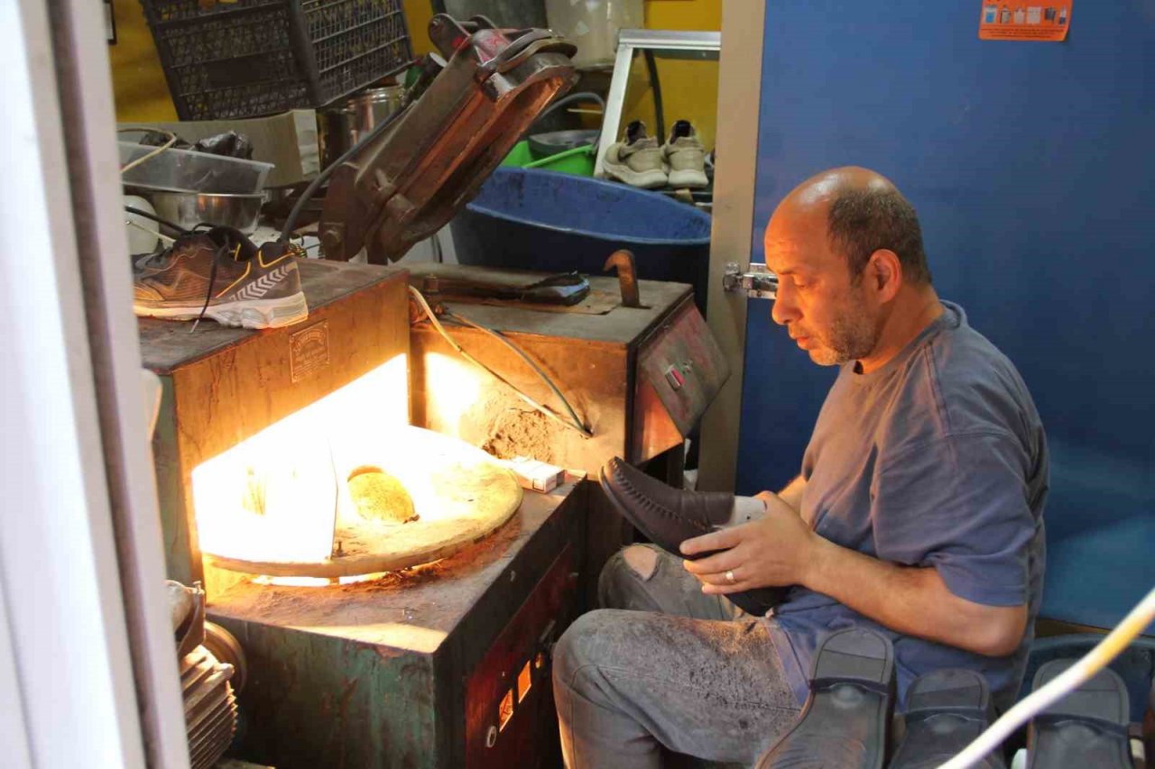 Tarihi Uzun Çarşı’da esnaf yaralarını sarıyor