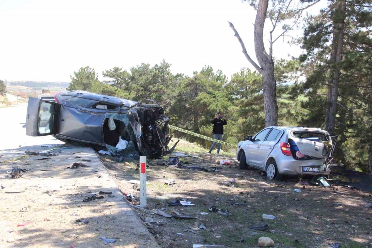 Otomobil yol kenarında duran otomobile çarptı: 2’si ağır, 6 yaralı