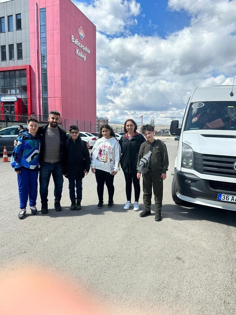 Kars’tan 24 öğrenci satranç turnuvası için yola çıktı