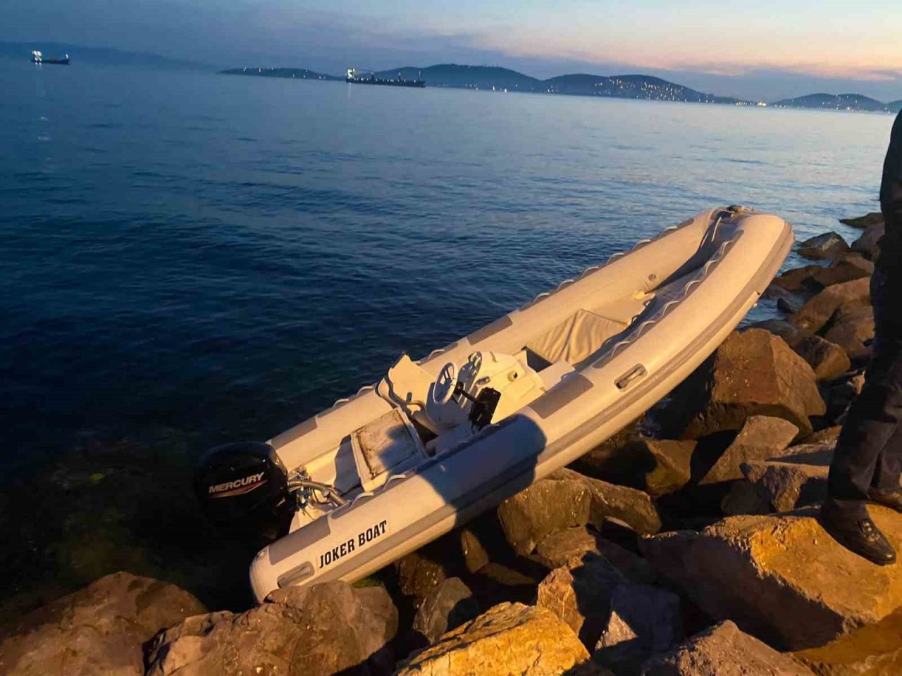 Kartal’da denizde kaybolan kişiyi arama çalışmaları sürüyor