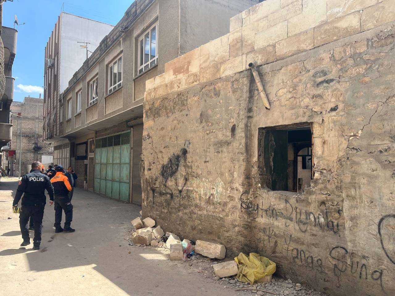 Kilis’te ağır hasarlı evde göçük meydana geldi