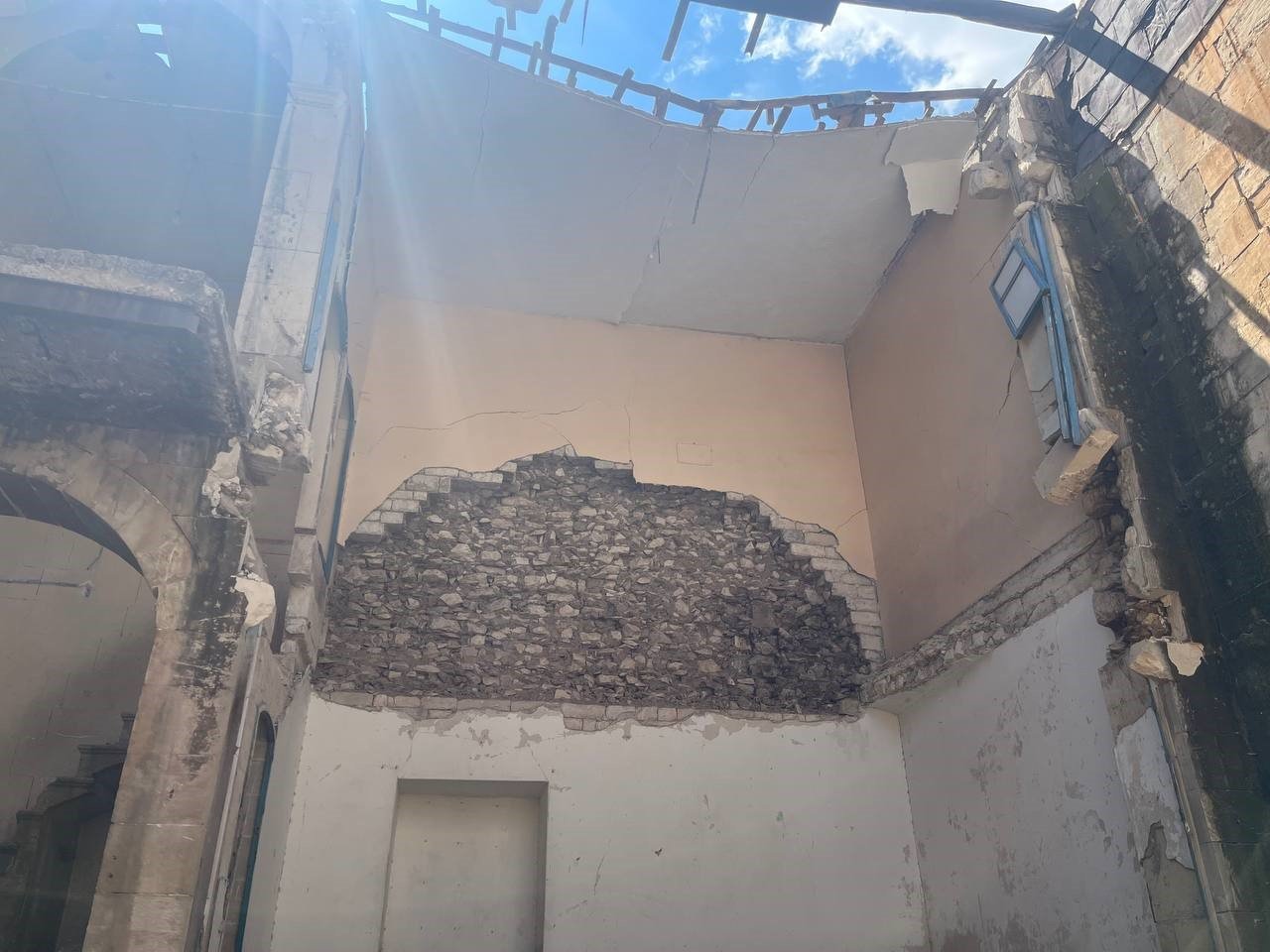 Kilis’te ağır hasarlı evde göçük meydana geldi