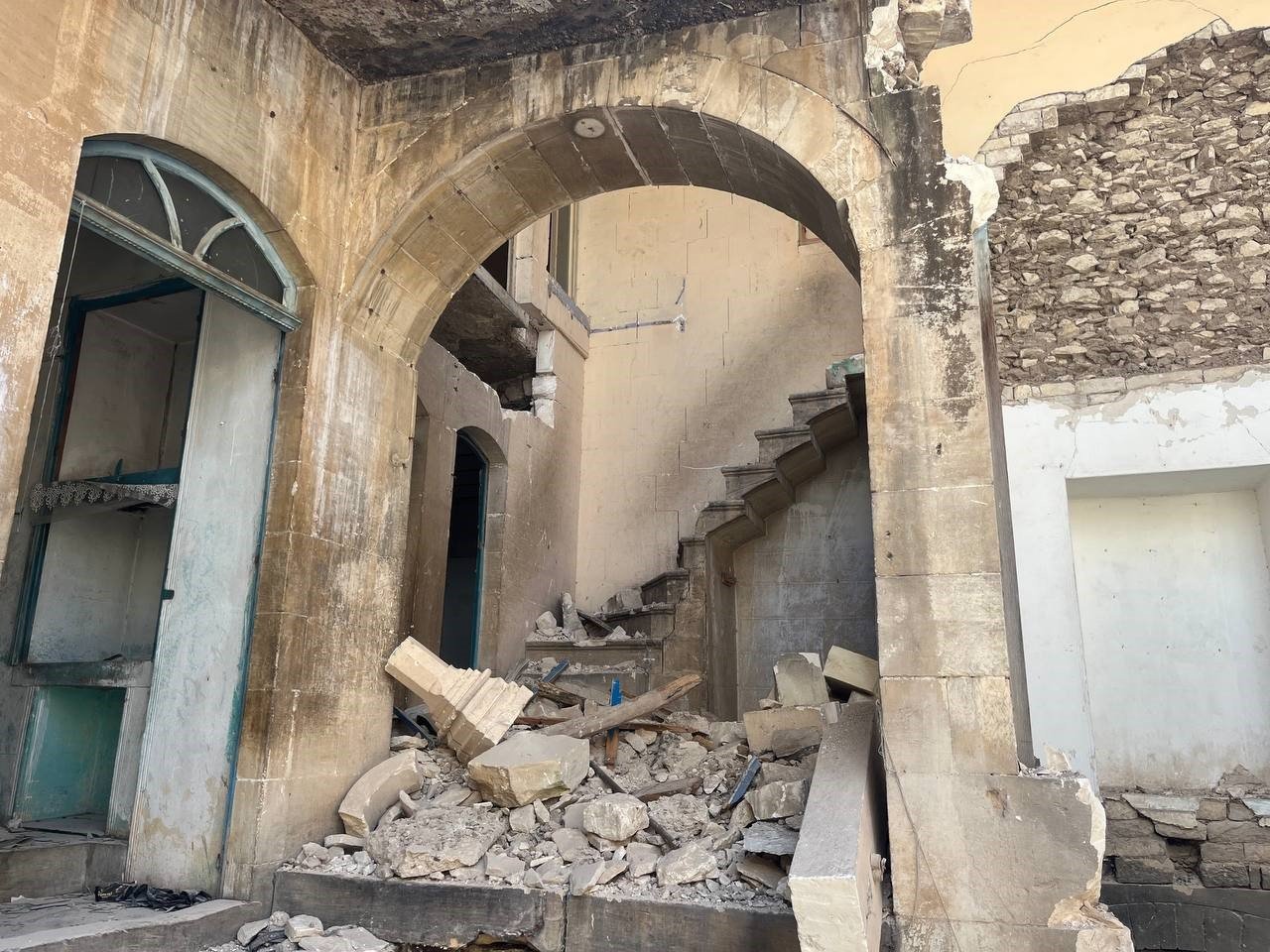 Kilis’te ağır hasarlı evde göçük meydana geldi