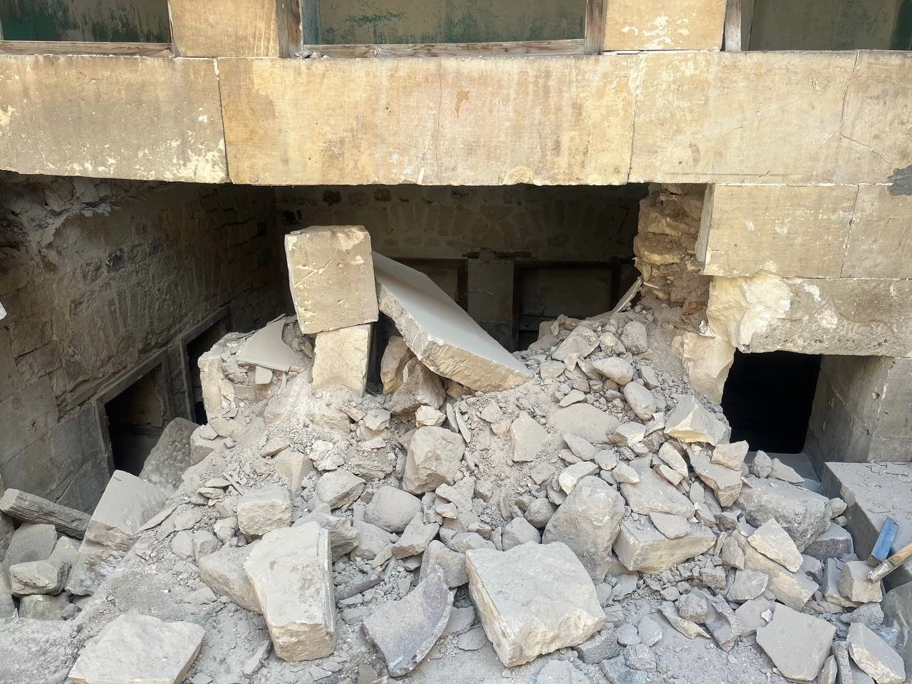 Kilis’te ağır hasarlı evde göçük meydana geldi