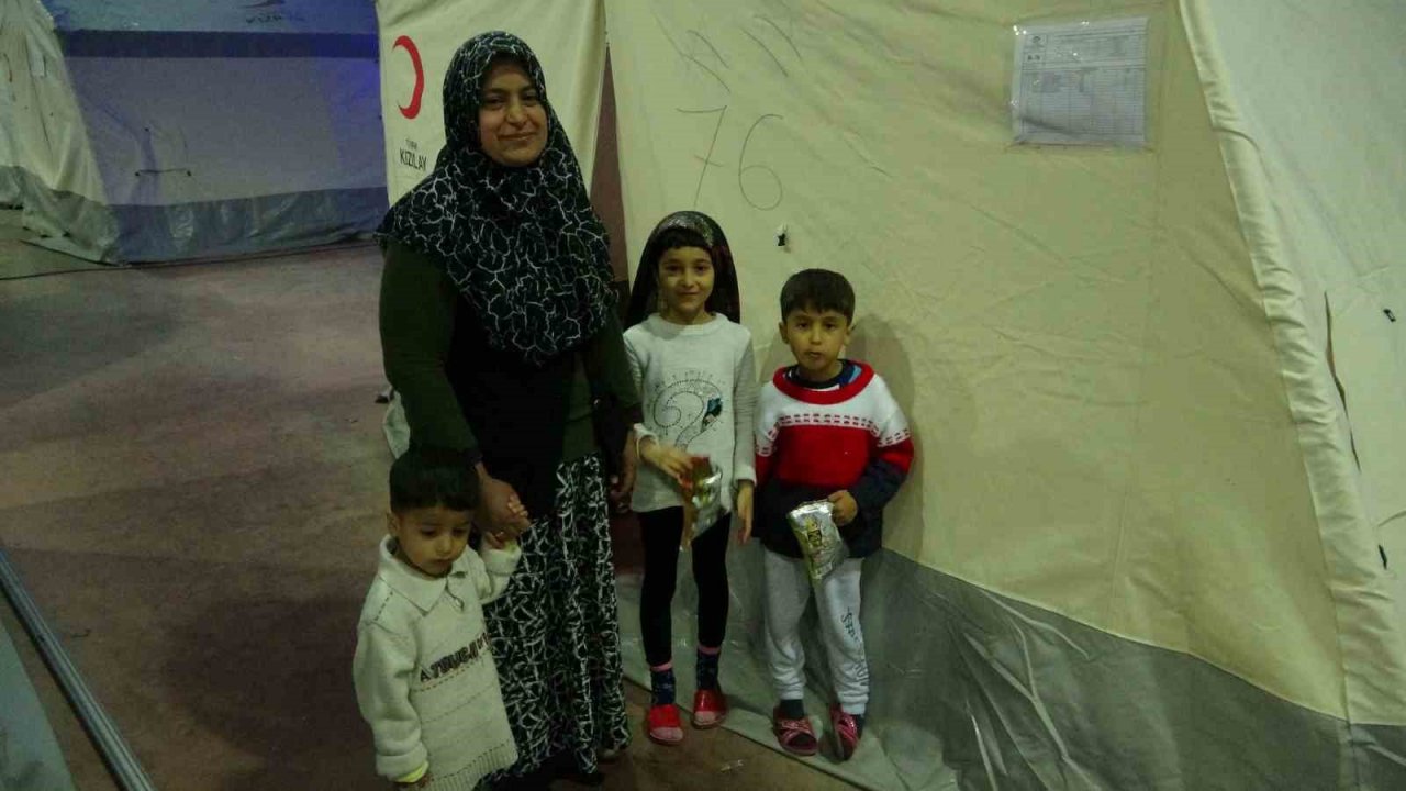 Malatya’da boğazına şeker kaçan çocuğun kurtarıldığı anlar kameraya yansıdı