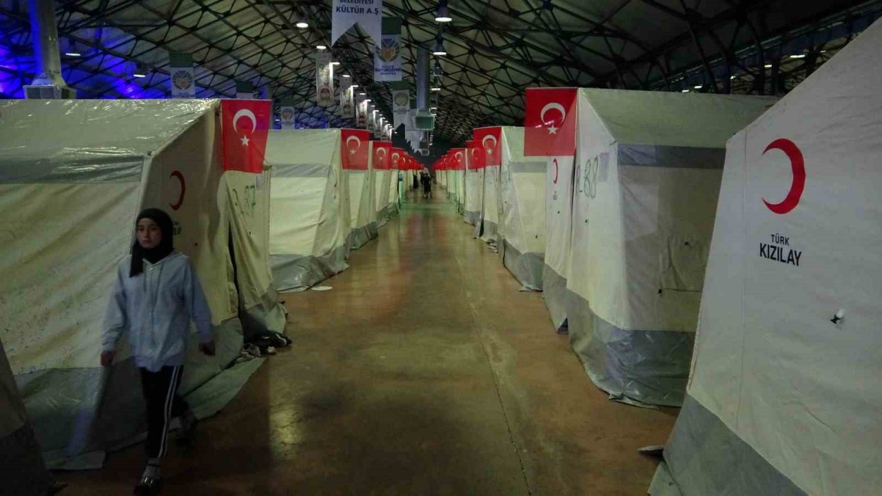 Malatya’da boğazına şeker kaçan çocuğun kurtarıldığı anlar kameraya yansıdı