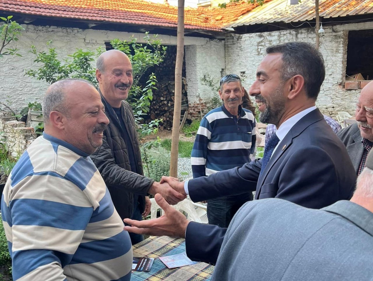 Milletvekili Adayı Eşin, seçim çalışmalarını sürdürüyor
