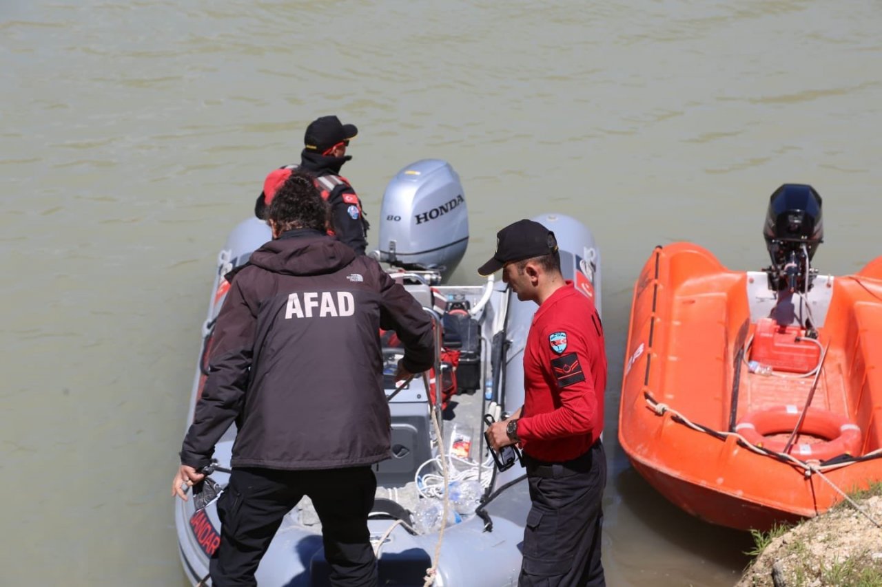 Vali Özkan, Munzur’da kaybolan gençleri arama çalışmalarını yerinde inceledi