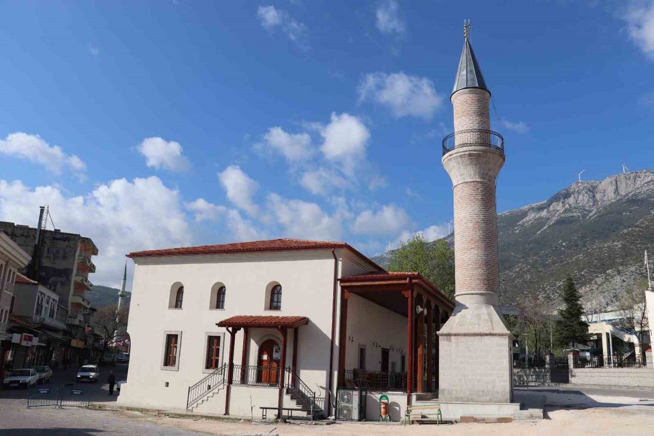 Kırkağaç Karaosmanzade Camii yeniden ibadete açılıyor