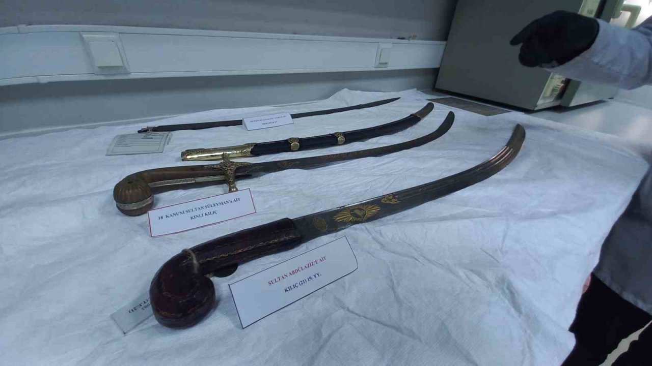 Harbiye Askeri Müzesi’nde tarihi kılıçlara bakım çalışması