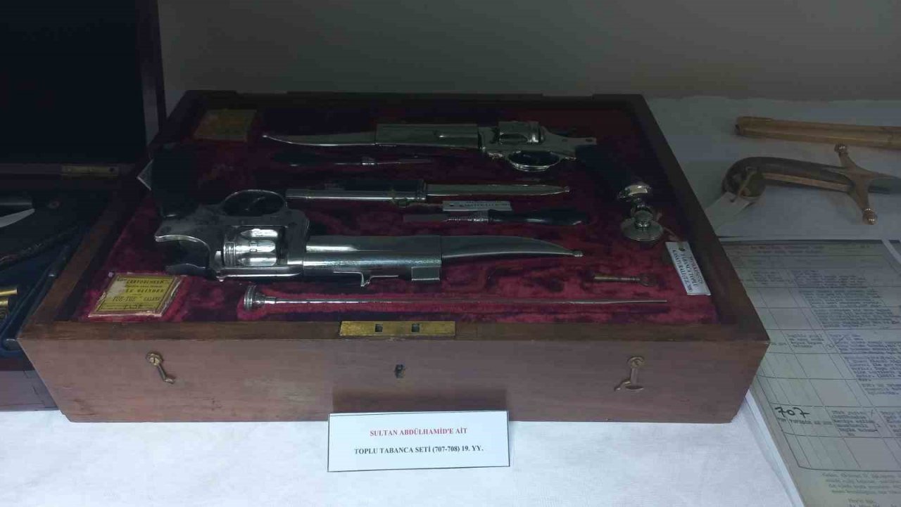 Harbiye Askeri Müzesi’nde tarihi kılıçlara bakım çalışması