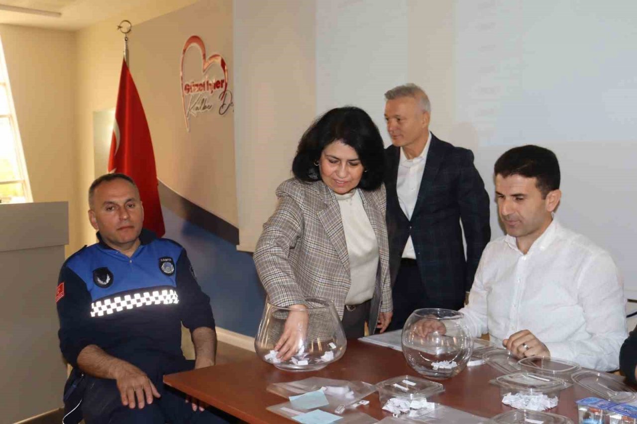 Tüysüzler pazarındaki 45 pazar yeri noter huzurunda belli oldu