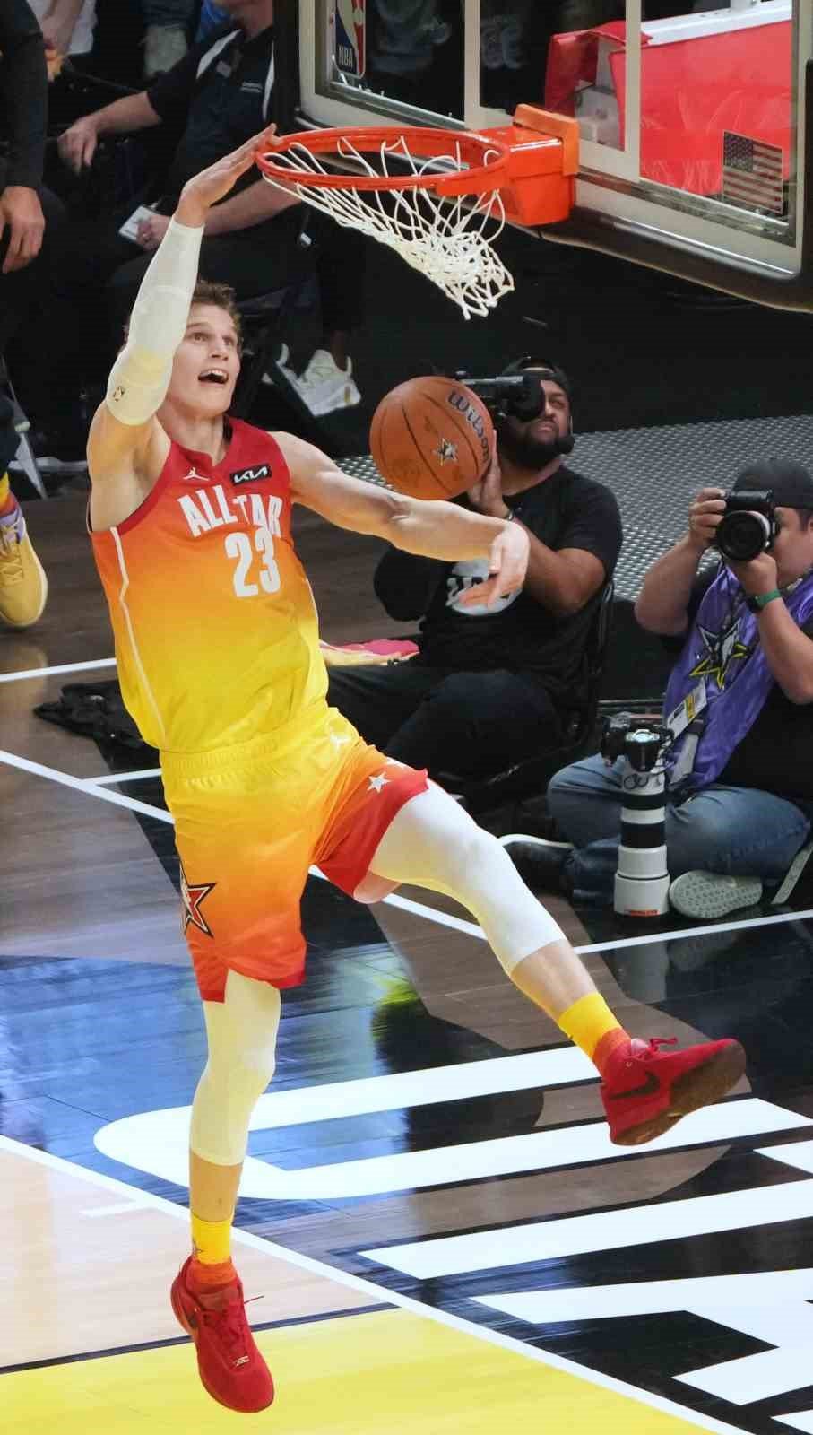 NBA’de ’En Çok Gelişme Gösteren Oyuncu’ ödülü, Lauri Markkanen’in oldu