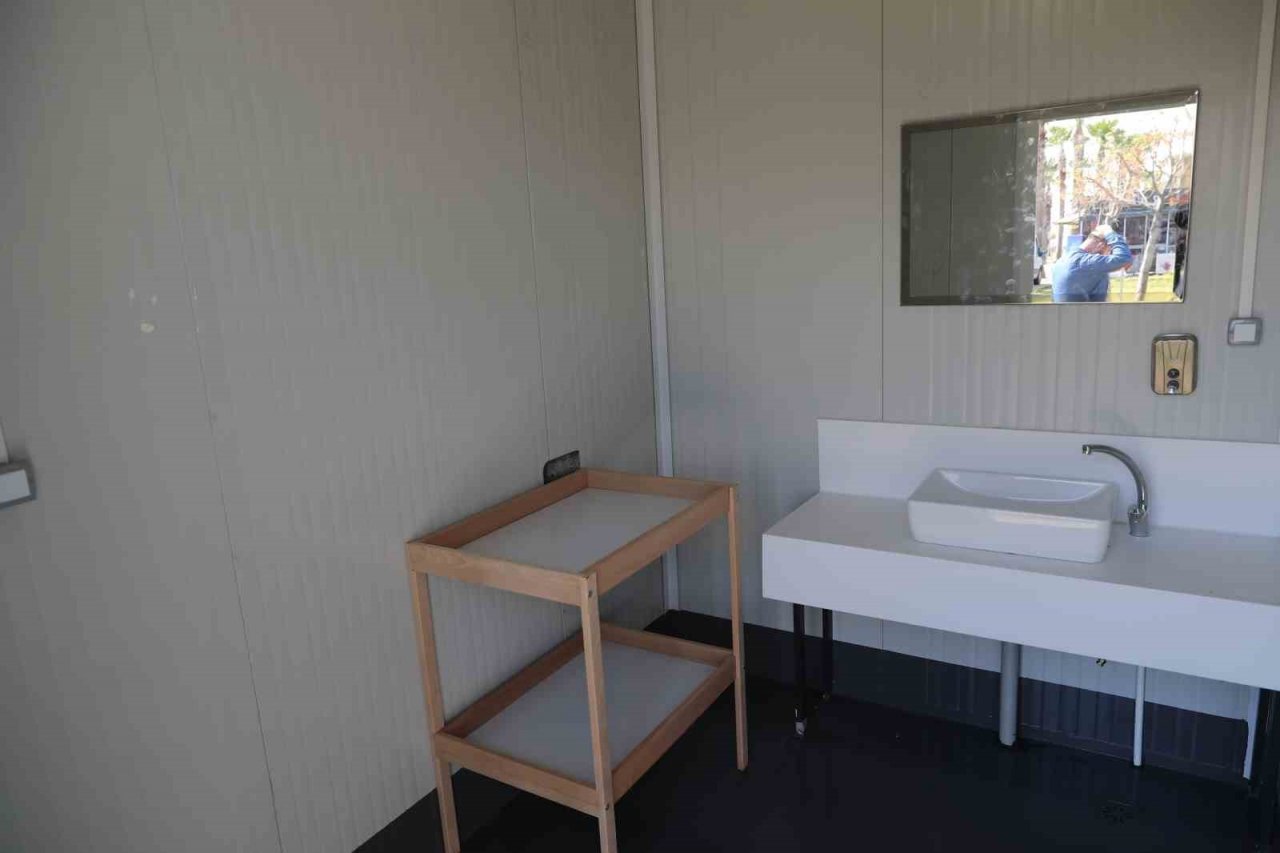 Konyaaltı Sahili’nde tuvaletlerin sayısı artırıldı