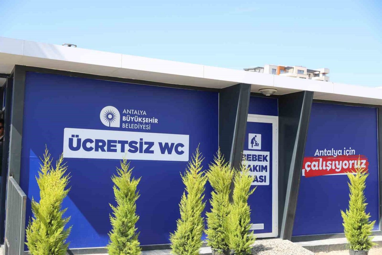 Konyaaltı Sahili’nde tuvaletlerin sayısı artırıldı