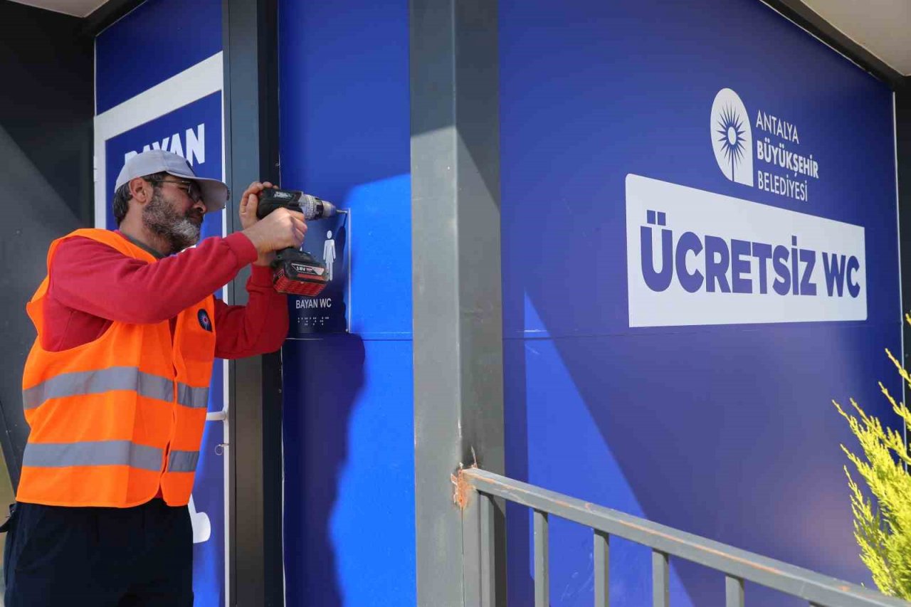 Konyaaltı Sahili’nde tuvaletlerin sayısı artırıldı