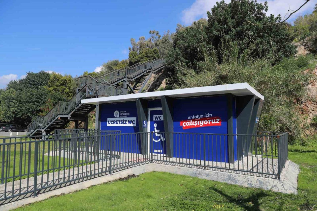 Konyaaltı Sahili’nde tuvaletlerin sayısı artırıldı