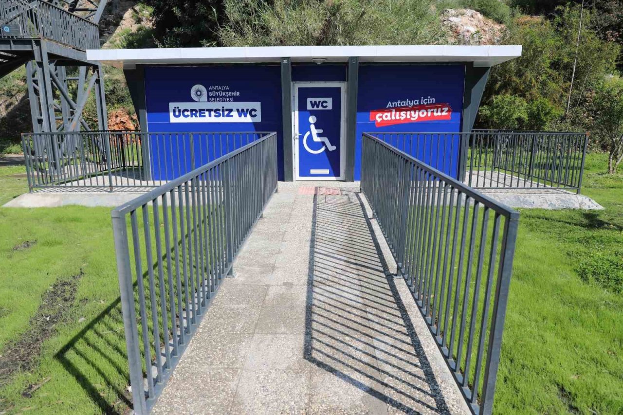 Konyaaltı Sahili’nde tuvaletlerin sayısı artırıldı