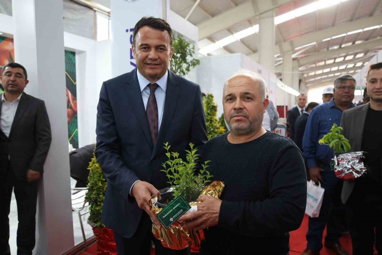 Kaş’ta “2. Tarım, Seracılık, Gıda ve Tarım Makineleri İhtisas Fuarı” açıldı