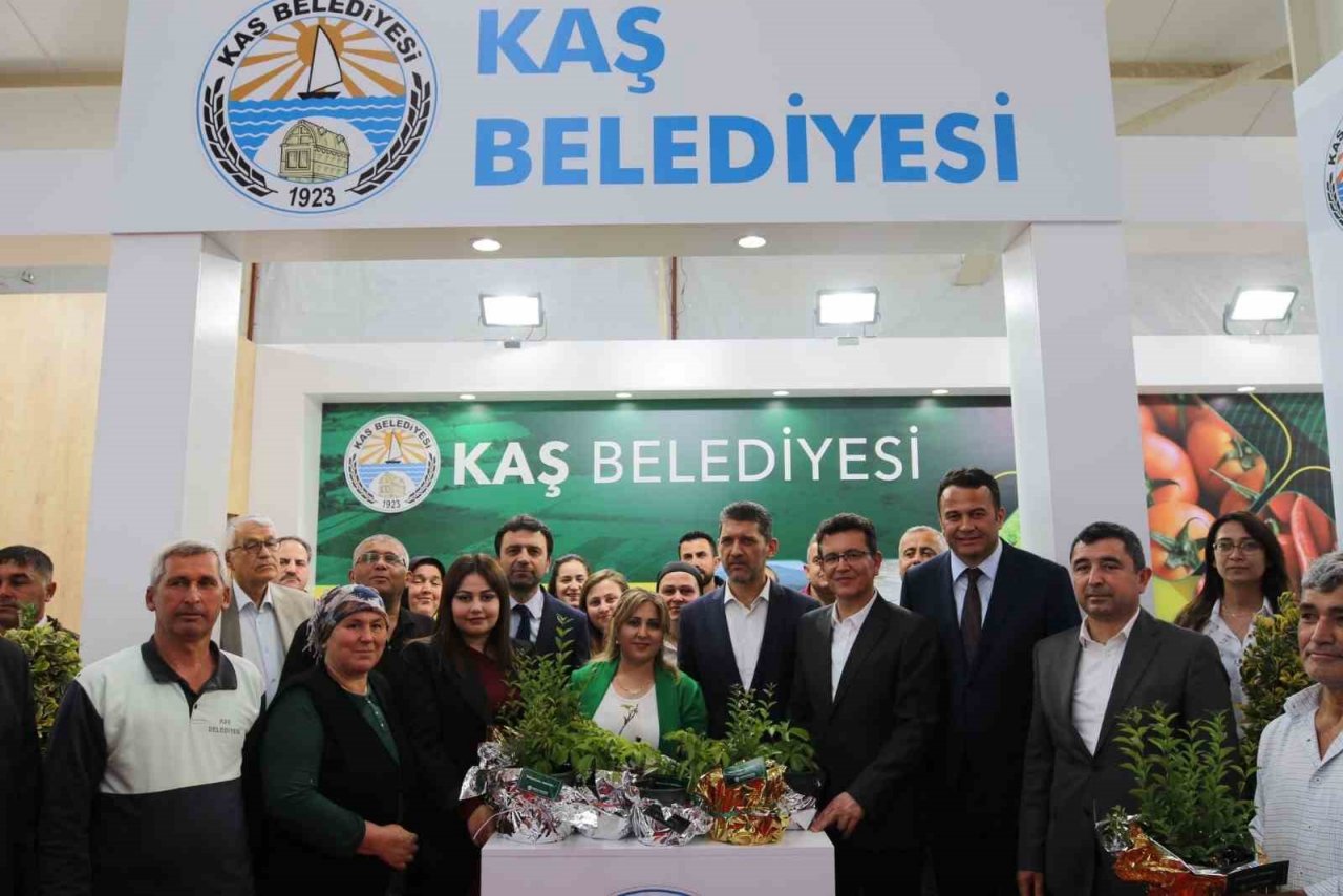 Kaş’ta “2. Tarım, Seracılık, Gıda ve Tarım Makineleri İhtisas Fuarı” açıldı