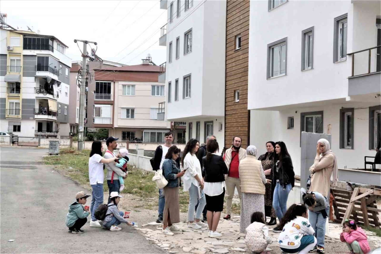 “2 ayda teslim edilecek” sözü ile adlıkları evlerini sadece dışarıdan izleyebiliyorlar