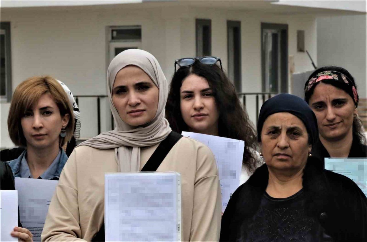 “2 ayda teslim edilecek” sözü ile adlıkları evlerini sadece dışarıdan izleyebiliyorlar