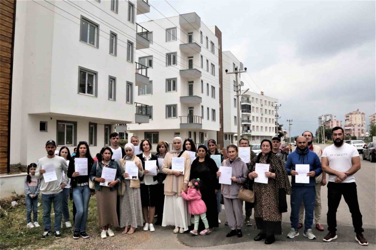 “2 ayda teslim edilecek” sözü ile adlıkları evlerini sadece dışarıdan izleyebiliyorlar
