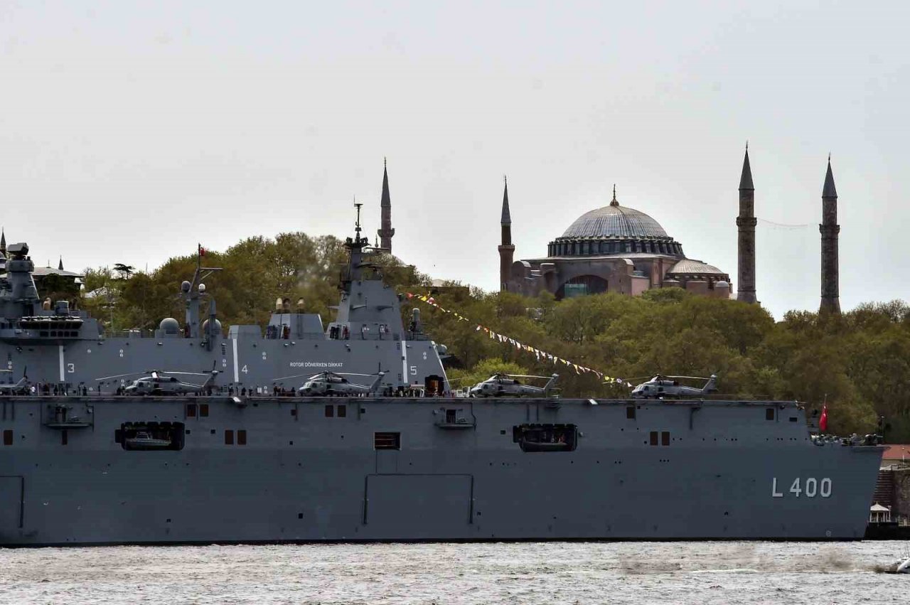 Ayasofya’dan TCG Anadolu’ya eşsiz manzara