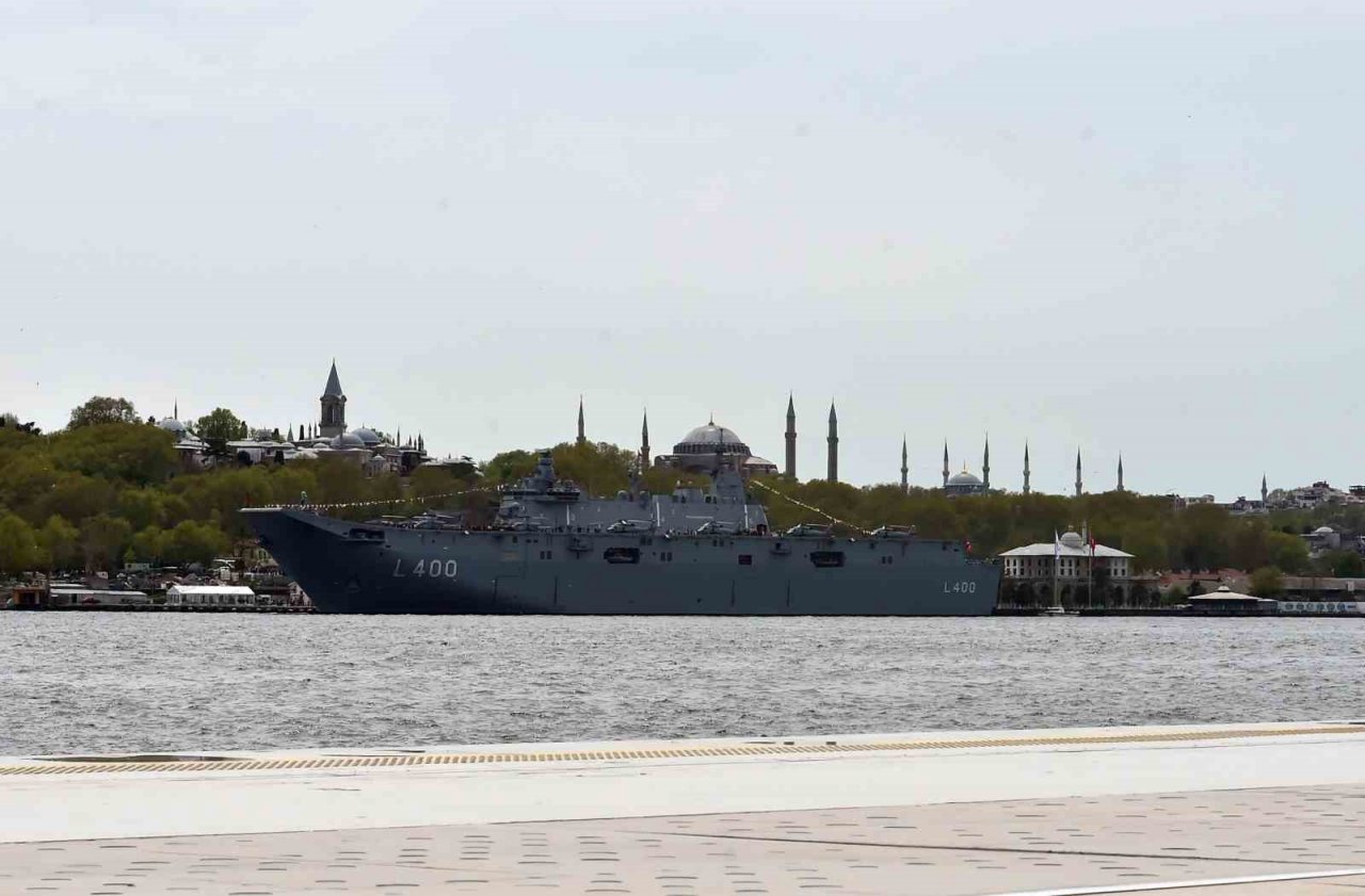 Ayasofya’dan TCG Anadolu’ya eşsiz manzara