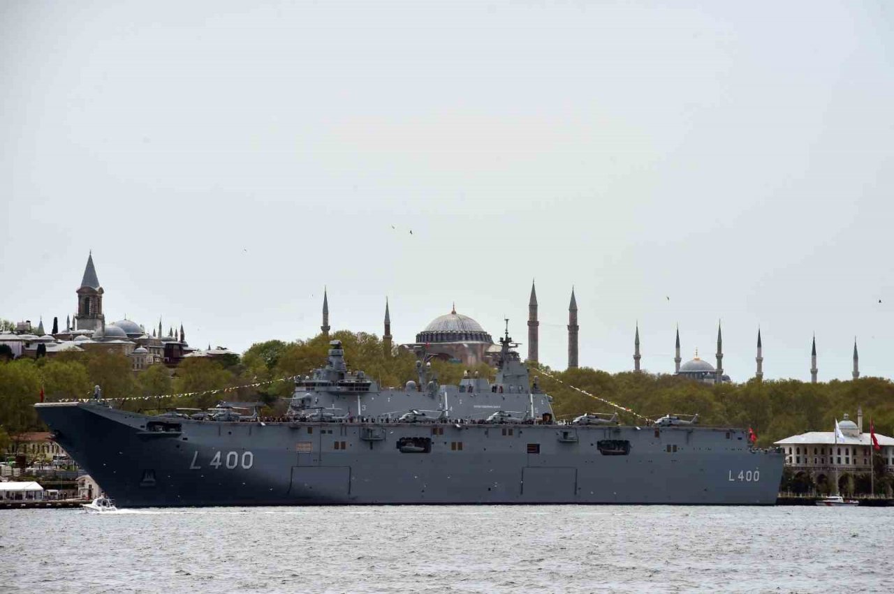 Ayasofya’dan TCG Anadolu’ya eşsiz manzara