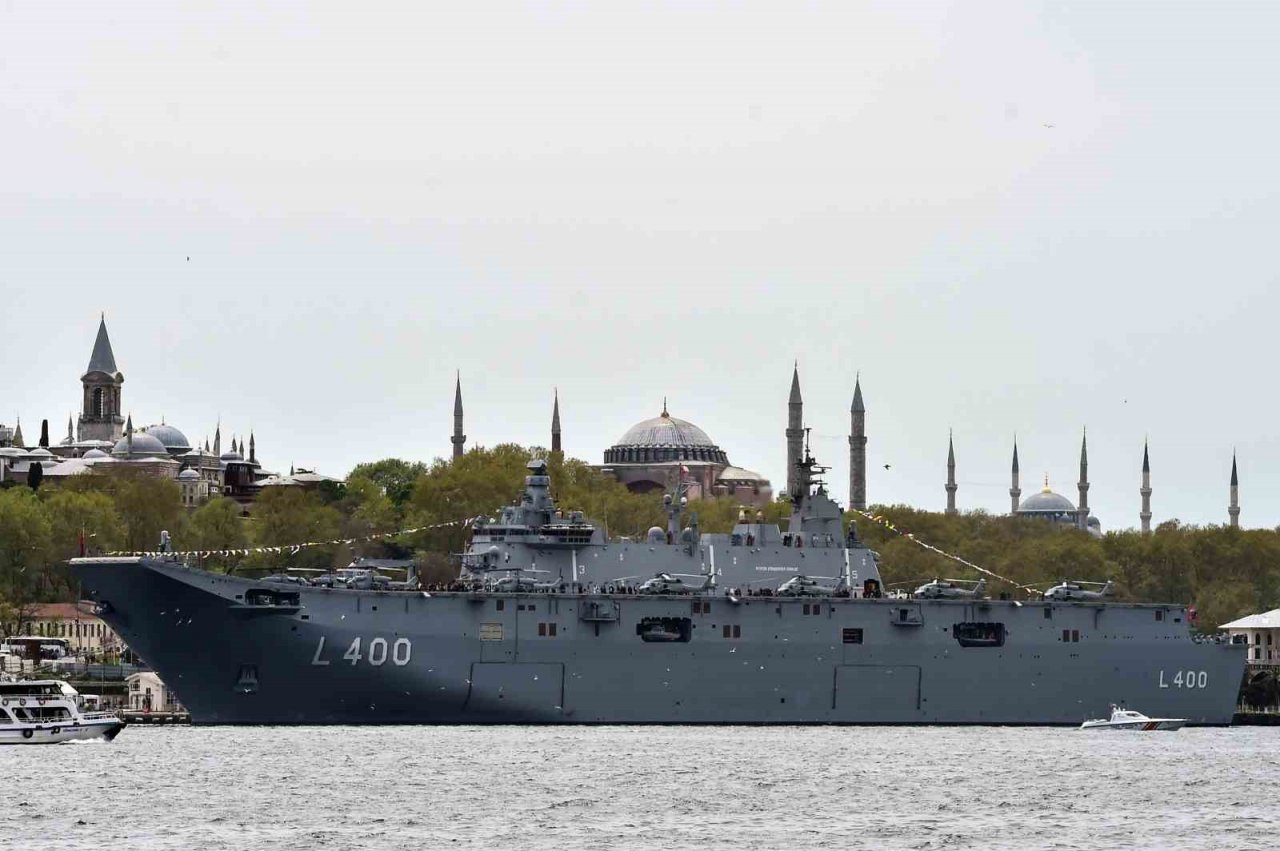 Ayasofya’dan TCG Anadolu’ya eşsiz manzara