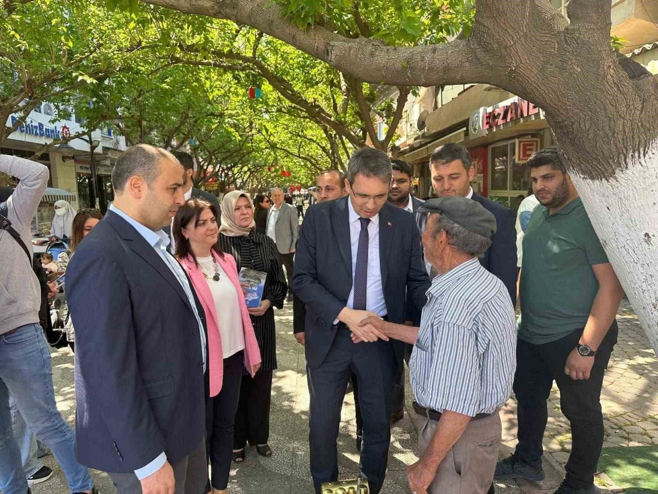 AK Parti’li Ökten, İncirliova’da seçim çalışmalarına katıldı