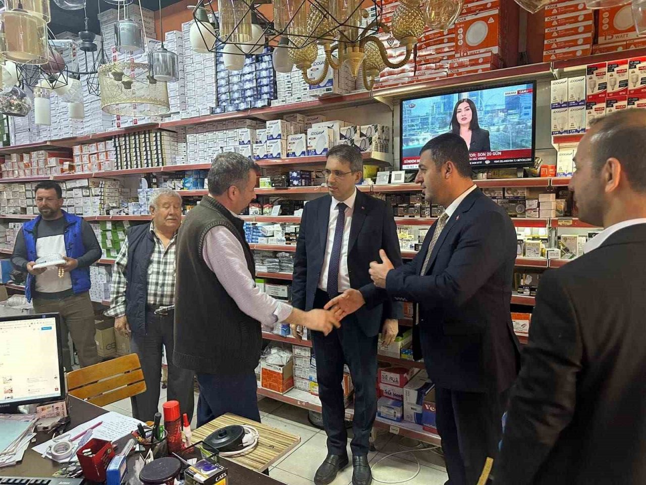AK Parti’li Ökten, İncirliova’da seçim çalışmalarına katıldı