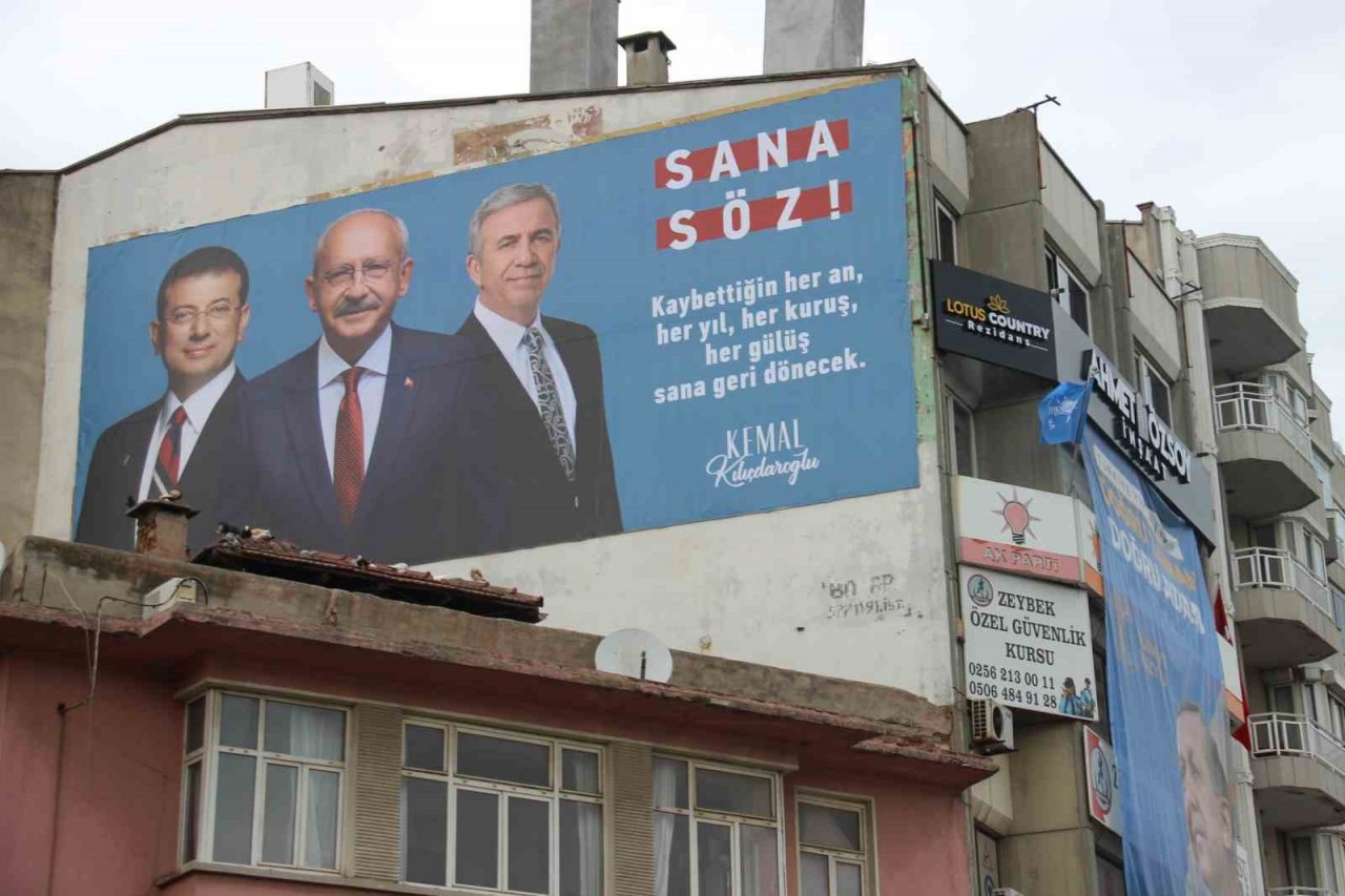 Aydın’da AK Parti ile CHP arasında afiş krizi