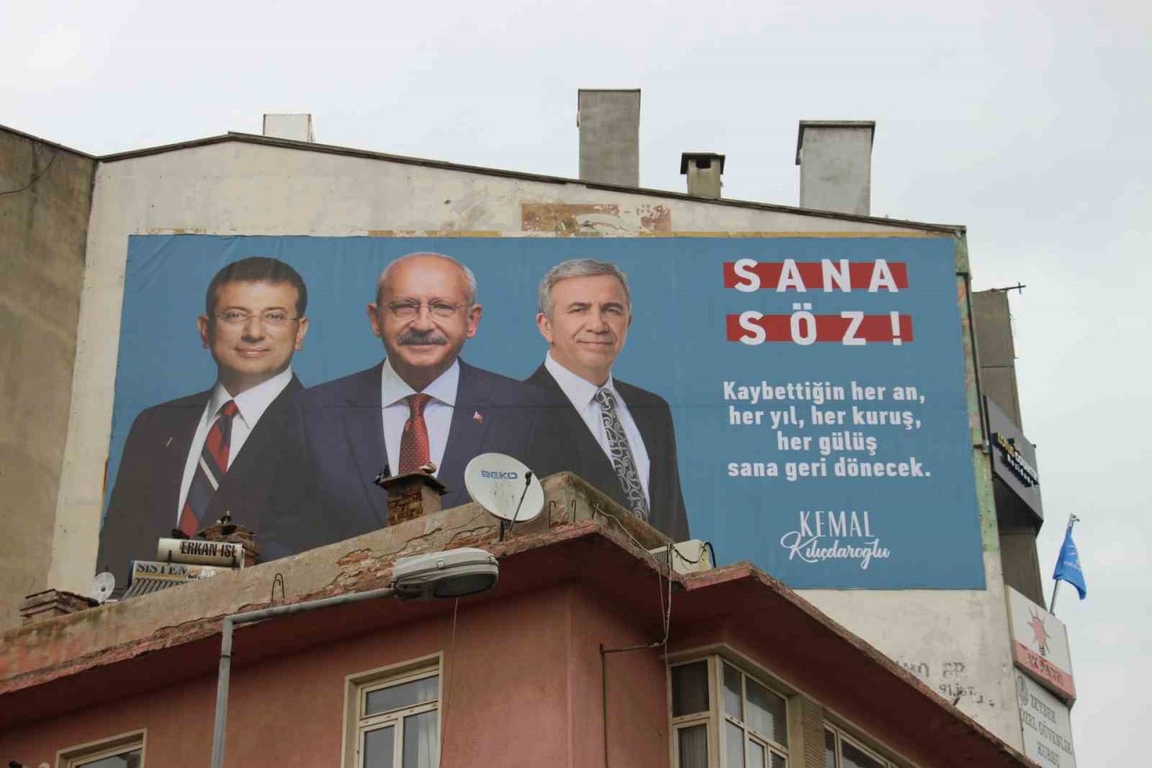 Aydın’da AK Parti ile CHP arasında afiş krizi