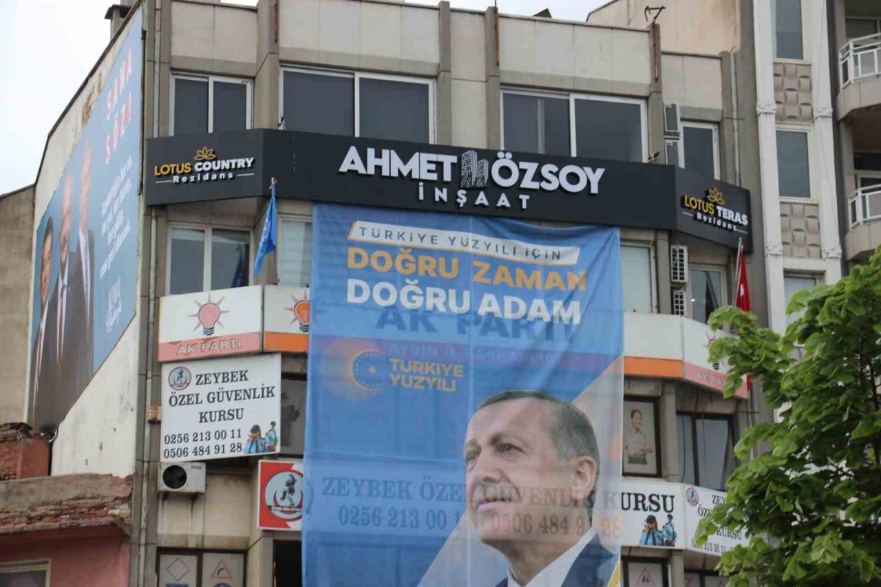 Aydın’da AK Parti ile CHP arasında afiş krizi