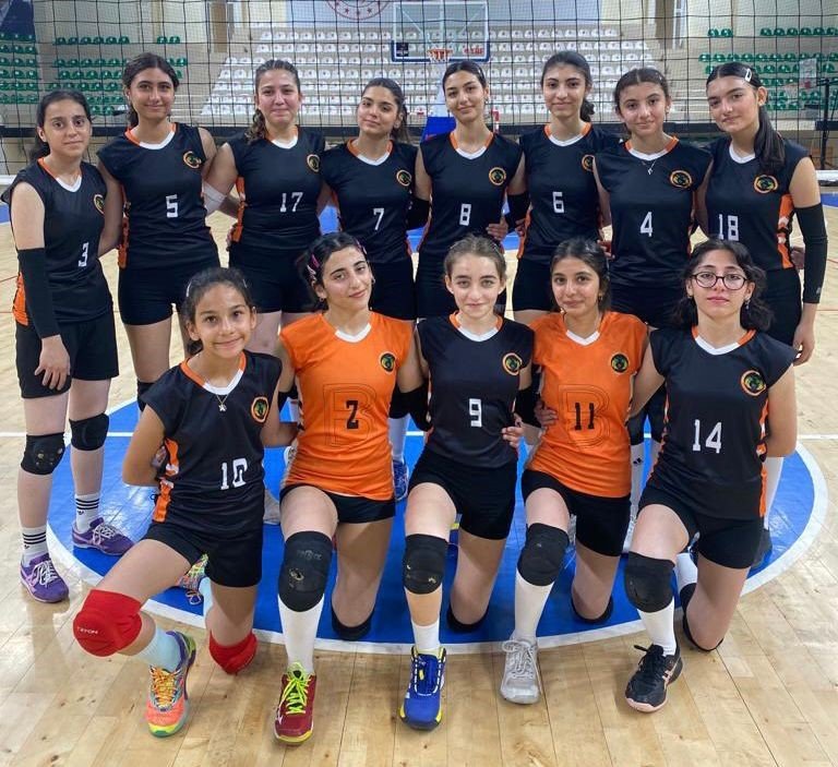 Bağlar Belediyespor’un genç kız voleybol takımı, bölge şampiyonu oldu