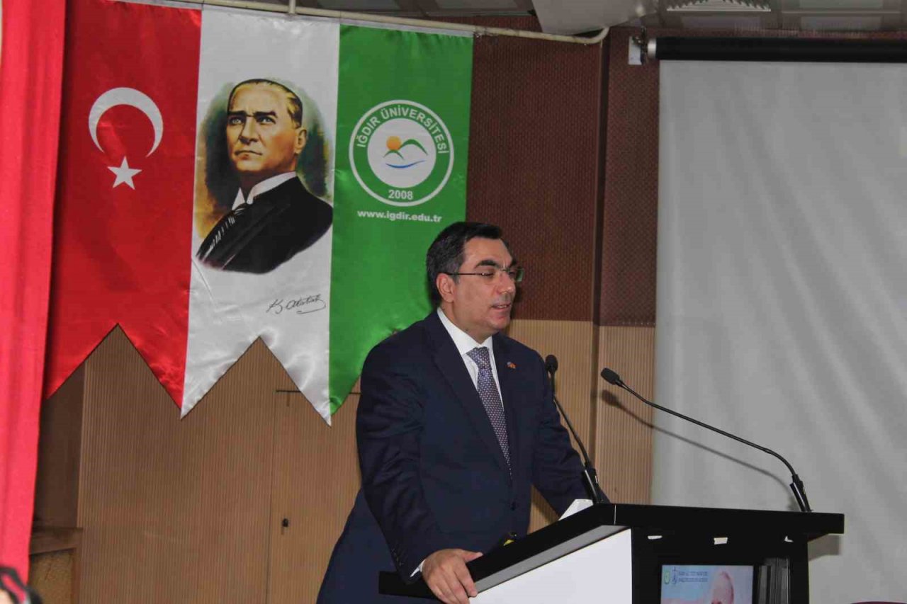 Haydar Aliyev’in doğumunun 100. yılında Iğdır Üniversitesinde konferans