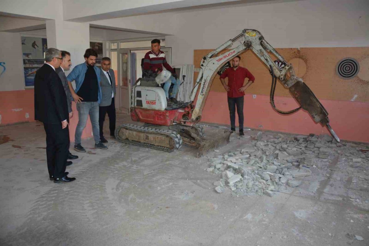 Edremit’te okullar güçlendiriliyor