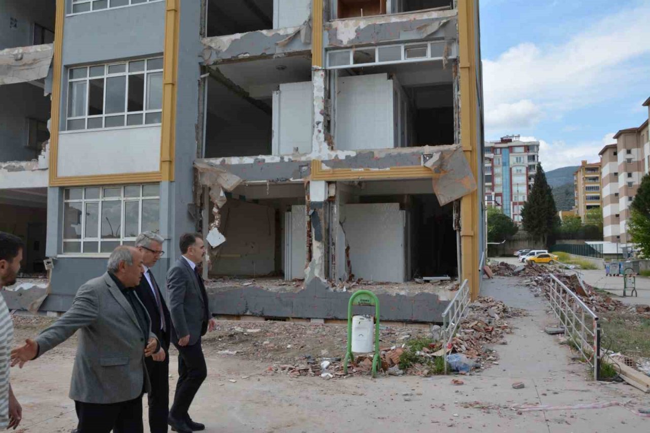 Edremit’te okullar güçlendiriliyor