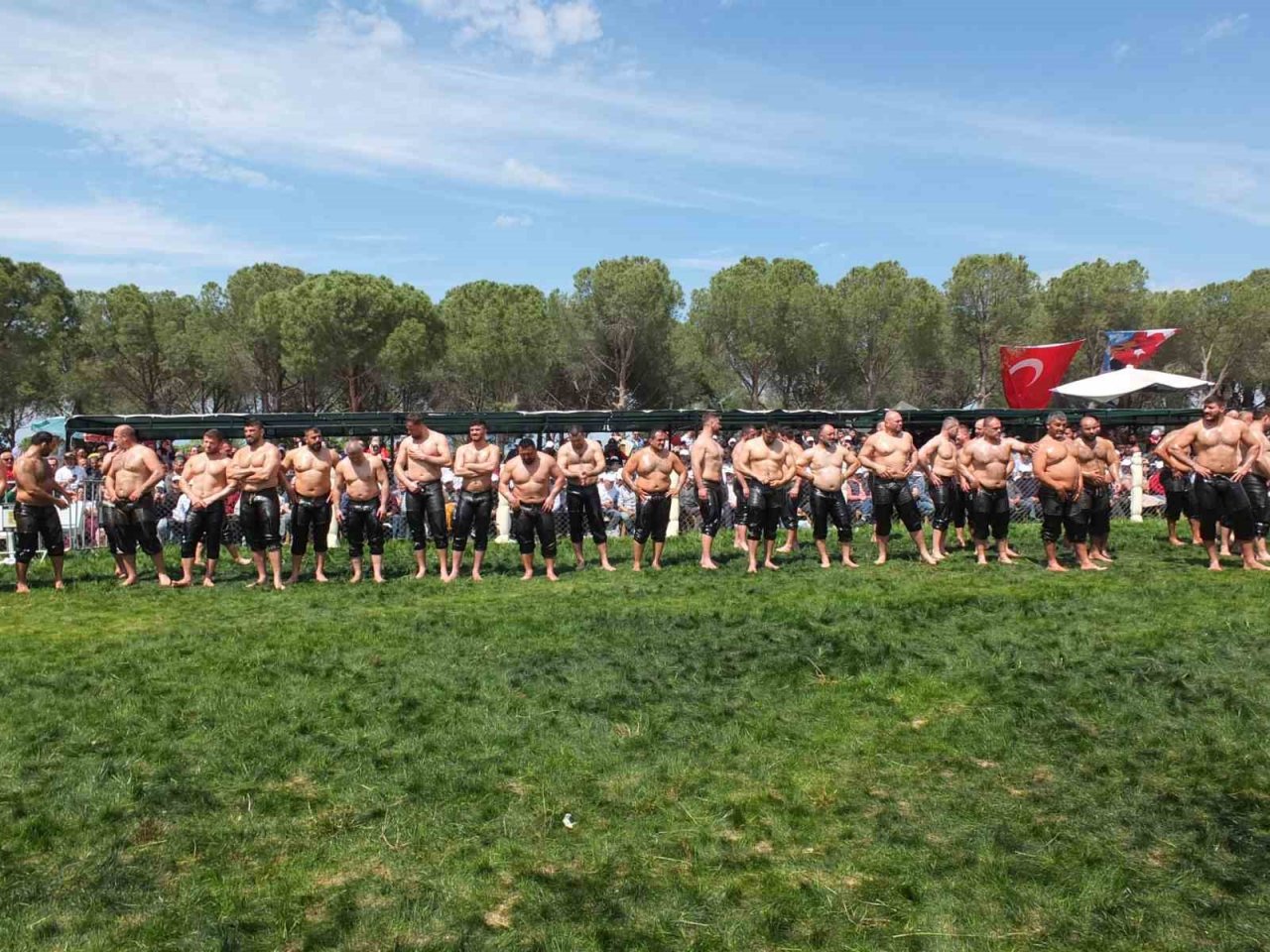 Balıkesir Gömeç Yağlı Güreşleri’ne 41 başpehlivan katıldı