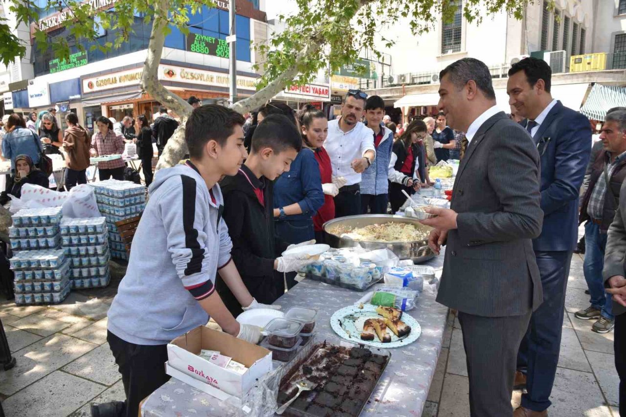 Denizlili öğrencilerden Hatay’a destek kampanyası