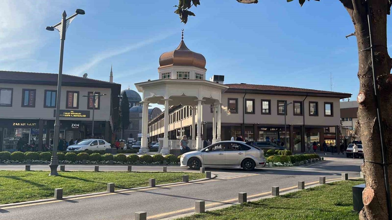 Dün güneşli olan Balıkesir, bugün sağanak yağışa teslim oldu