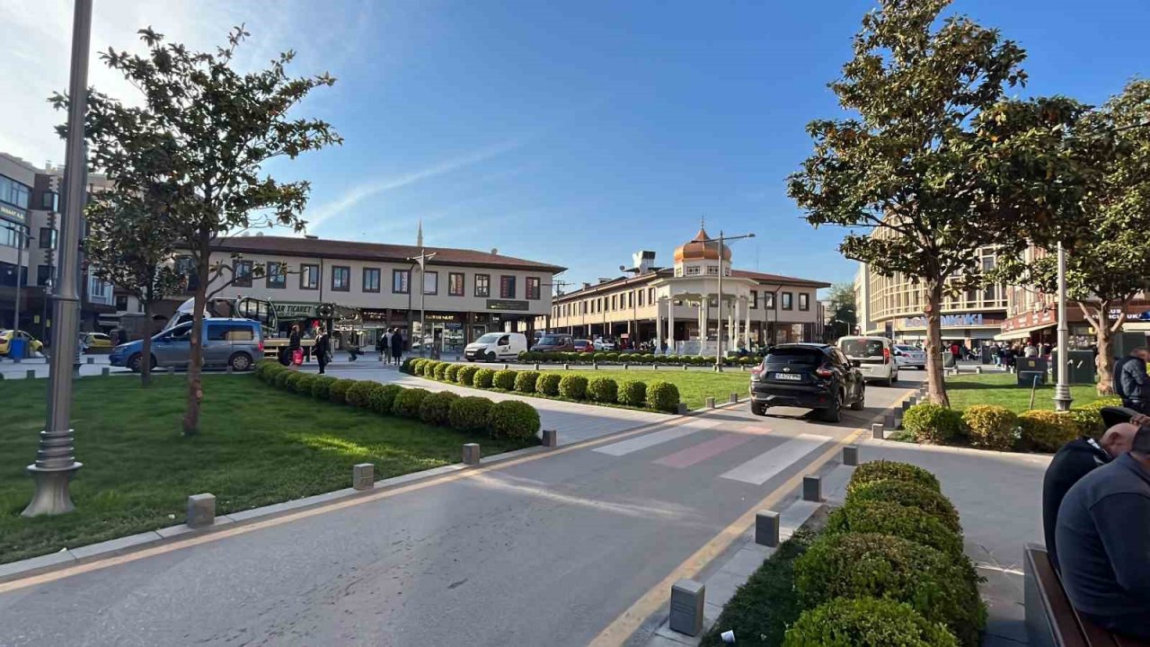 Dün güneşli olan Balıkesir, bugün sağanak yağışa teslim oldu