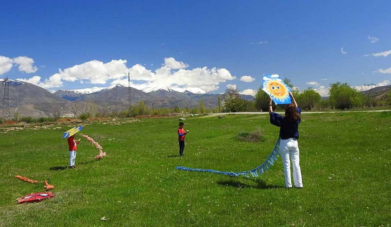 Uçurtma şenliği renkli görüntülere sahne oldu
