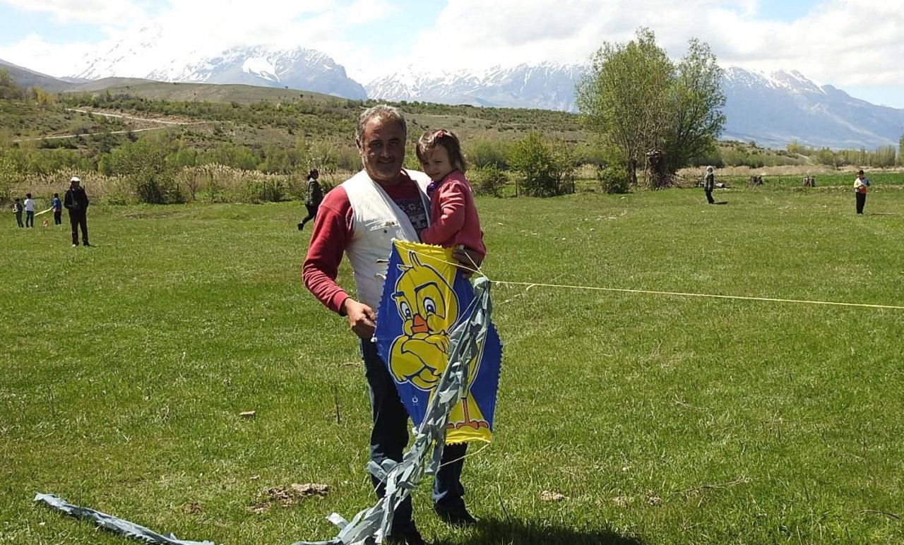 Uçurtma şenliği renkli görüntülere sahne oldu